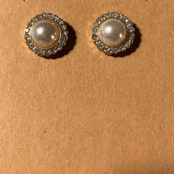 Vintage Monet Earrings Gold tone round with rhinestones surrounding pearl center - Picture 6 of 7
